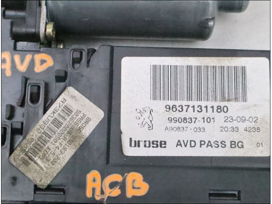 MOTEUR LEVE-VITRE AVD