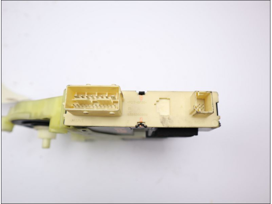 MOTEUR LEVE-VITRE AVD