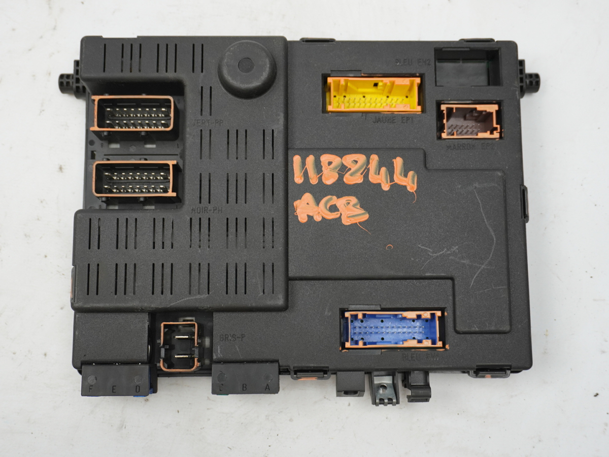 BSI (PLATINE FUSIBLE HABITACLE)