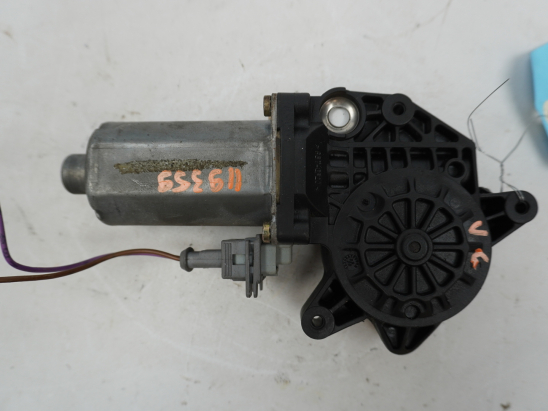 MOTEUR LEVE-VITRE AVG