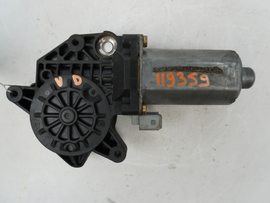 MOTEUR LEVE-VITRE AVD