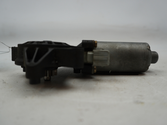 MOTEUR LEVE-VITRE AVD
