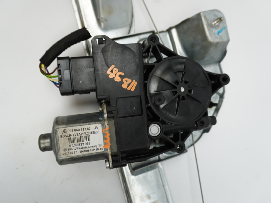 MECANISME+MOTEUR LEVE-GLACE AVD