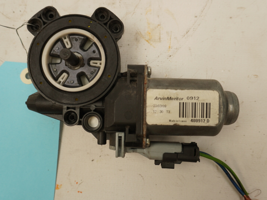 MOTEUR LEVE-VITRE AVD