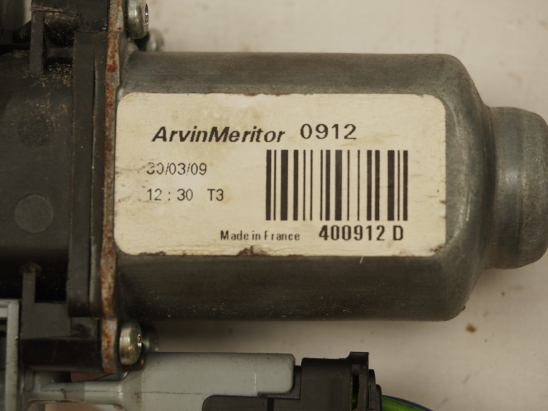 MOTEUR LEVE-VITRE AVD