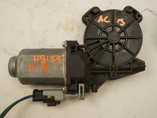 MOTEUR LEVE-VITRE AVD