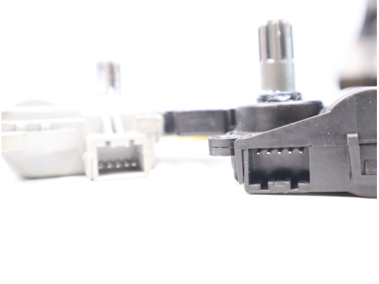 MOTEUR VOLET DE CHAUFFAGE