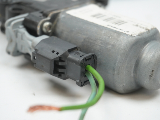 MOTEUR LEVE-VITRE AVD