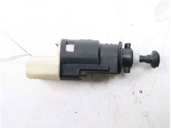 CONTACTEUR DE STOP SUR PEDALE 