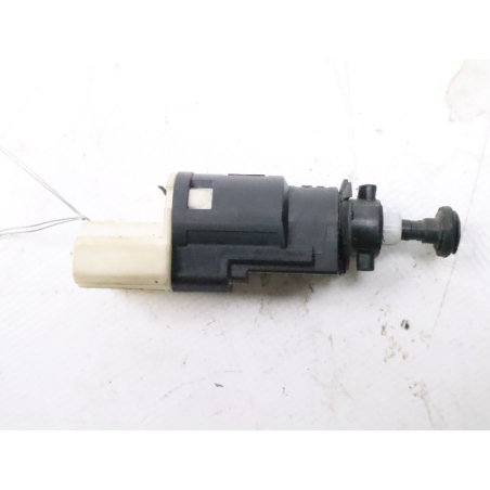 CONTACTEUR DE STOP SUR PEDALE 