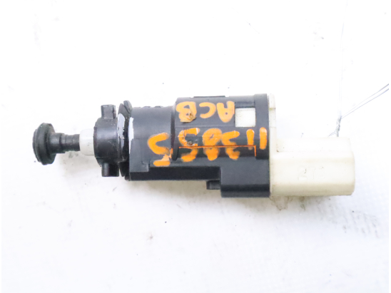 CONTACTEUR DE STOP SUR PEDALE 