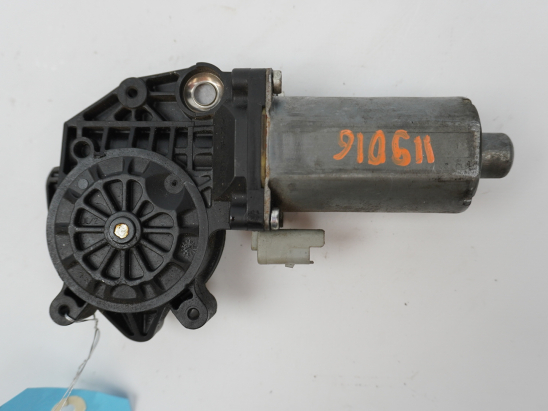 MOTEUR LEVE-VITRE AVD