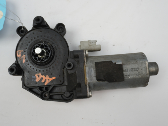 MOTEUR LEVE-VITRE AVD