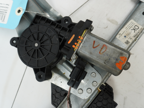 MECANISME+MOTEUR LEVE-GLACE AVD