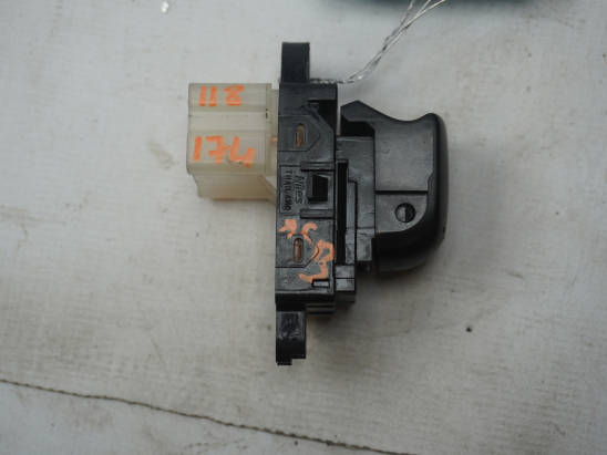 COMMANDE LEVE-GLACE PORTE ARD