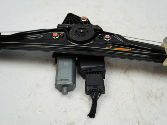 MECANISME+MOTEUR LEVE-GLACE AVD