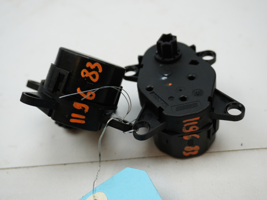 MOTEUR VOLET DE CHAUFFAGE