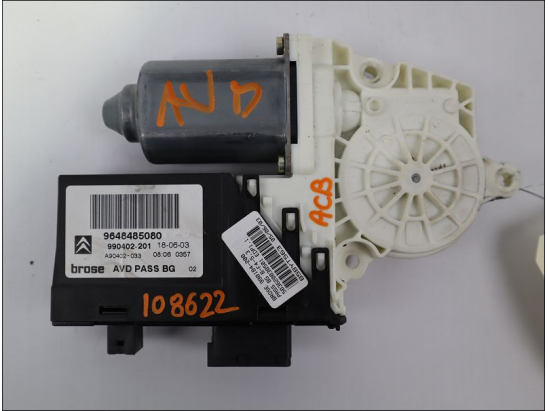 MOTEUR LEVE-VITRE AVD