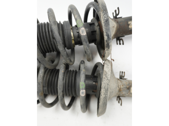 Amortisseur avant droit occasion VOLKSWAGEN GOLF IV Phase 1 - 1.6i 8v 100ch