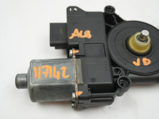 MOTEUR LEVE-VITRE AVD