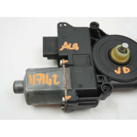 MOTEUR LEVE-VITRE AVD