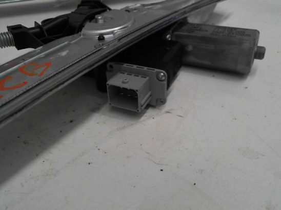 MECANISME+MOTEUR LEVE-GLACE AVD