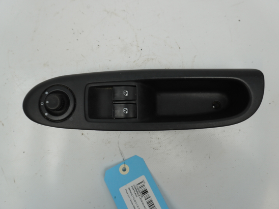 Commande lève-glace porte avant gauche occasion RENAULT CLIO II Phase 2 - 1.2i 75ch