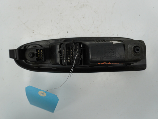 Commande lève-glace porte avant gauche occasion RENAULT CLIO II Phase 2 - 1.2i 75ch