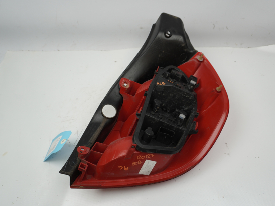 Feu arrière gauche occasion RENAULT CLIO III Phase 1 - 1.2i 16v 75ch