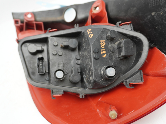 Feu arrière gauche occasion RENAULT CLIO III Phase 1 - 1.2i 16v 75ch