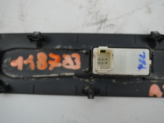 COMMANDE LEVE-GLACE PORTE AVD