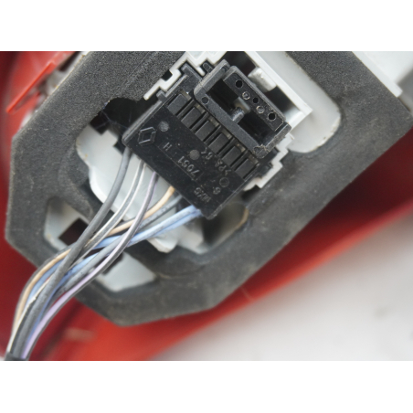 Feu arrière gauche occasion RENAULT CLIO II Phase 2 - 1.6 16v