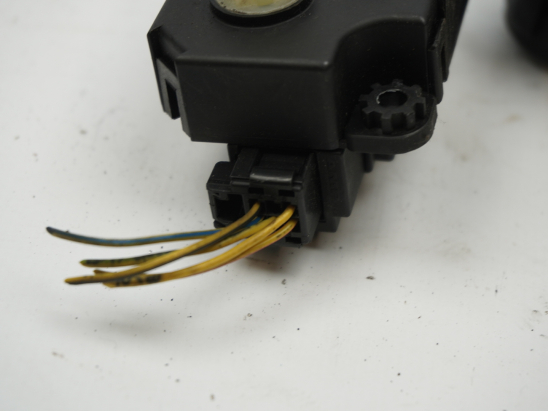 MOTEUR VOLET DE CHAUFFAGE