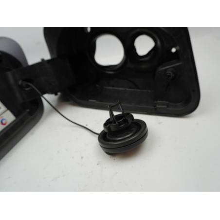 VOLET DE TRAPPE CARBURANT