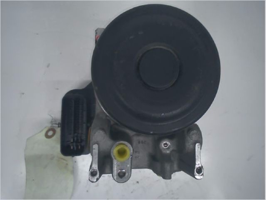Calculateur abs occasion TOYOTA RAV4 III Phase 1 - 177 D-4D