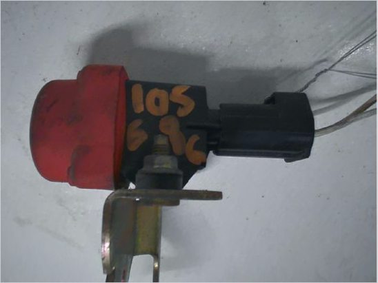 Interrupteur à inertie (coupure moteur) occasion VOLKSWAGEN GOLF V Phase 1 - 1.9 TDI 105ch