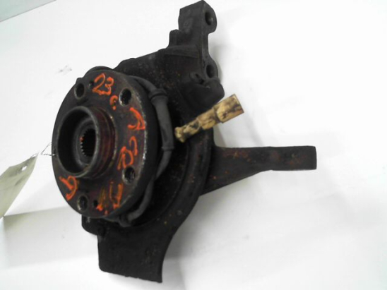 Fusee avg occasion RENAULT SAFRANE Phase 2 - 2.2 DT