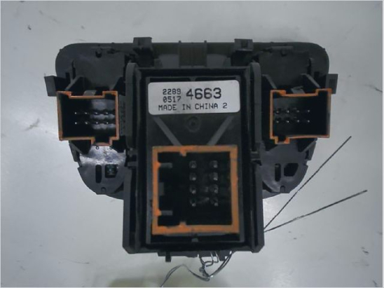 Interrupteur commande de frein a main occasion OPEL ZAFIRA III Phase 1 - 1.6 CDTI 136ch